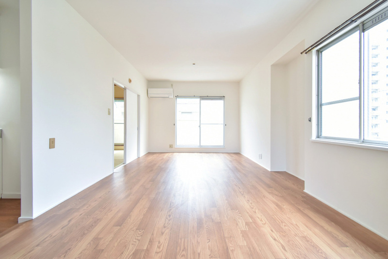 長門石ビレッジ【10,000円キャッシュバック物件】の居間・リビング|使いやすいリビングです