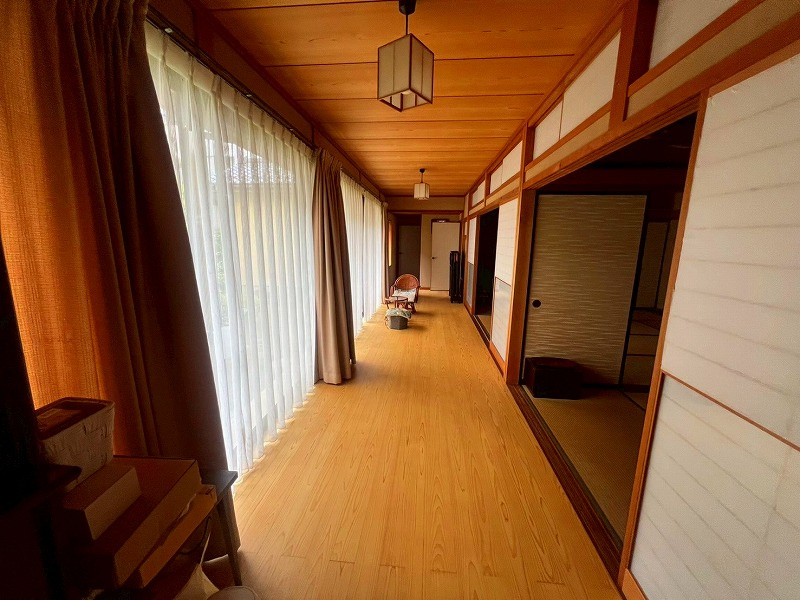 米子市東町中古戸建のその他|和室を出て頂くと廊下になります。
外の庭を鑑賞しながらお茶を嗜む事ができます♪