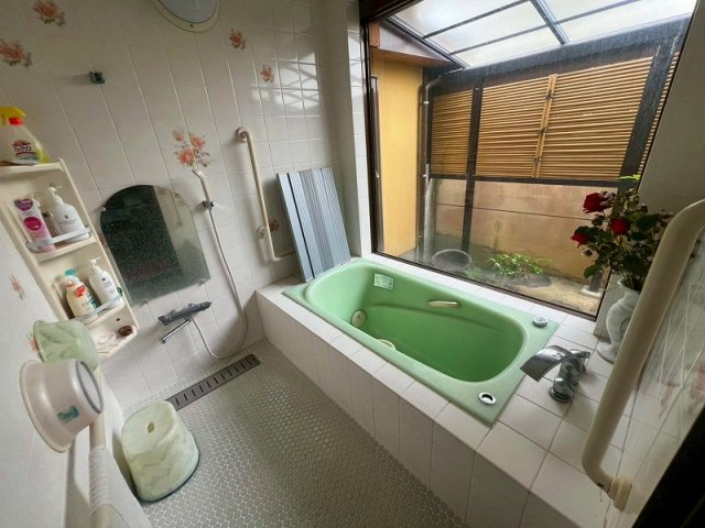 米子市東町中古戸建の庭|お風呂から見える坪庭になります。
