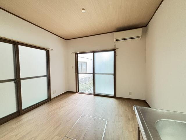 東松本一丁目貸家の洋室