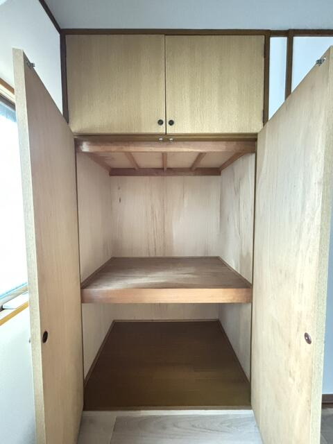 東松本一丁目貸家の収納