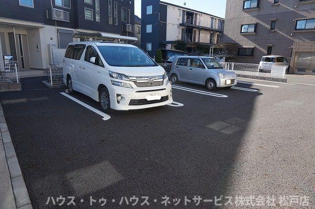 クーネル東松戸の駐車場