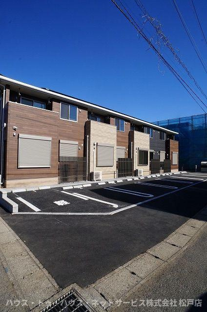 シャイン　ヴィレッジの駐車場