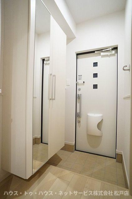 シャイン　ヴィレッジの玄関