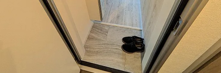 アベニール青井の玄関