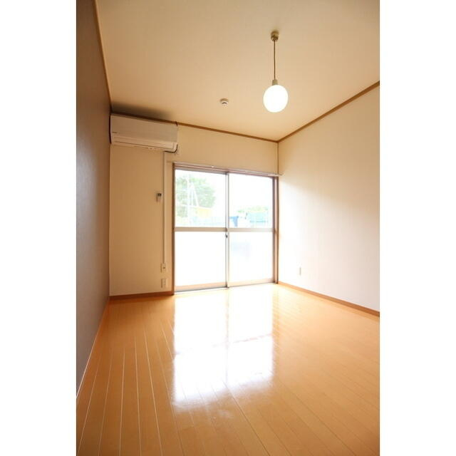 サンハイツ国領の寝室