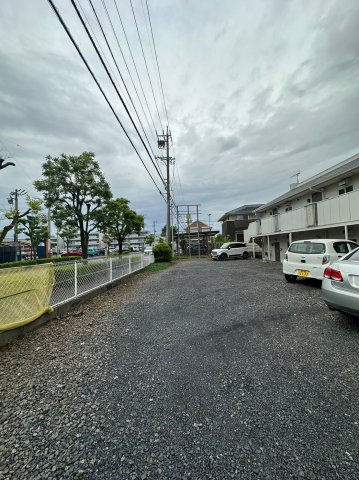 TOWNY　I’Sの駐車場