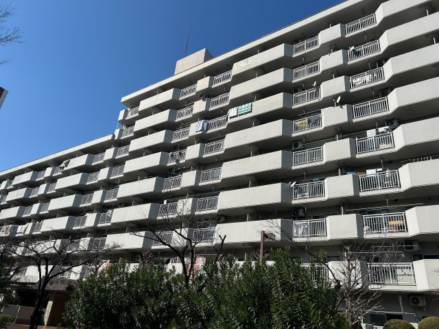 ■南向きの外観が、穏やかな陽光を迎え入れ、温かみのある住まいを演出。明るい日差しがあなたの毎日を照らします。