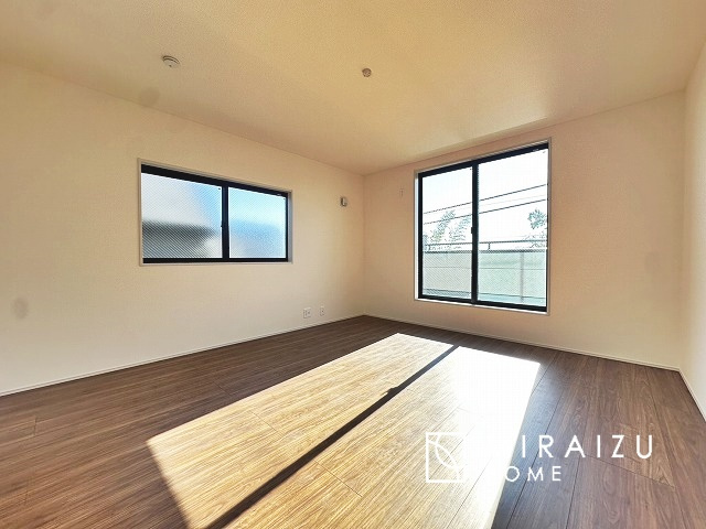 【その他】 | お掃除もしやすい大き目のシンクです。耐熱性・耐久性・対磨耗性が高いというメリットがございます。お掃除が苦手な方でもいつでも綺麗に楽にメンテナンスが可能です。