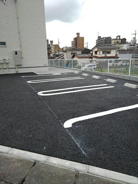 フォンターナ・コリーナⅠの駐車場