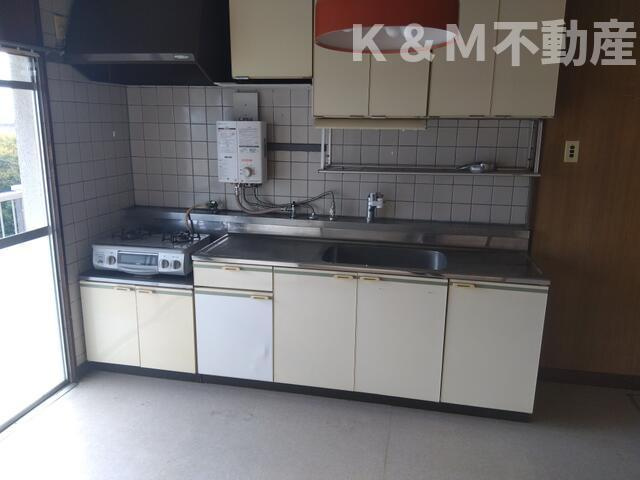 小金原団地６ー７街区４号棟のキッチン|コンパクトなキッチンで掃除もラクラク
 