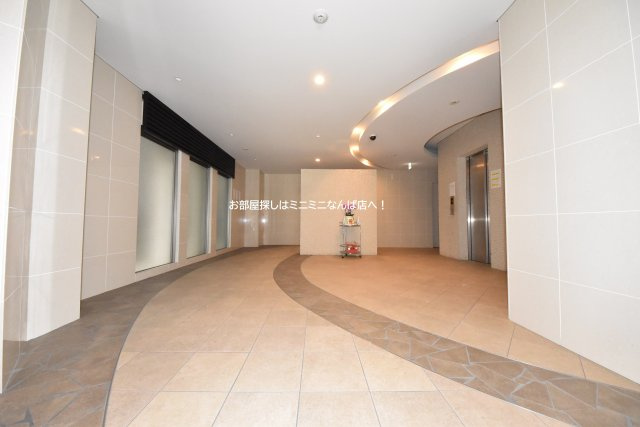 フェリーチェ難波のエントランス