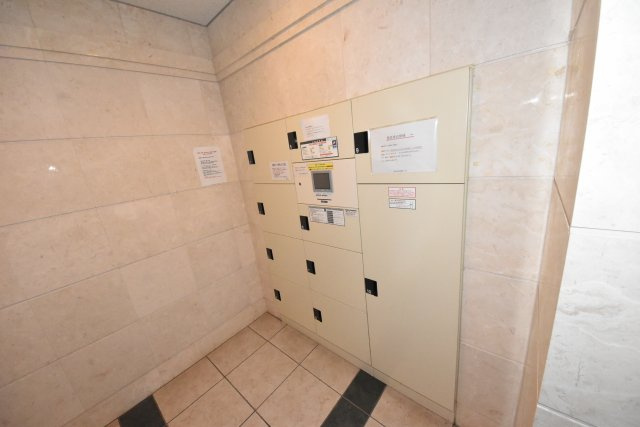 プレサンス本町プライムのエントランス