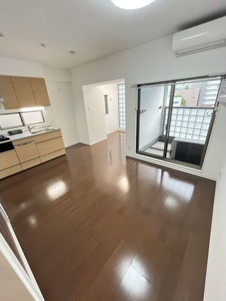 フェルザ今宮戎(旧:Krehl難波南)の居間・リビング