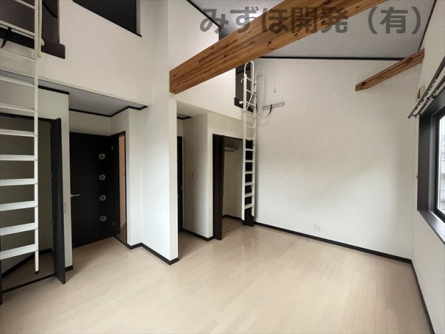 山形市小白川町2丁目4-4の洋室