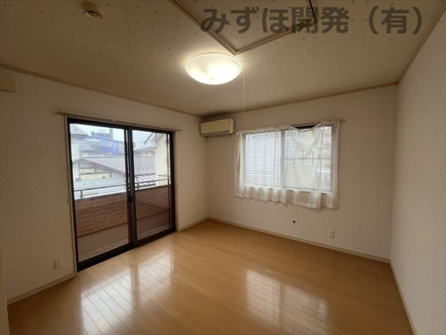 山形市小白川町2丁目4-4の寝室|南西側の主寝室です。