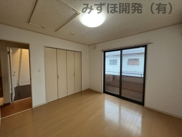 山形市小白川町2丁目4-4の寝室|主寝室にクローゼットもございます。