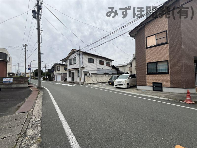 山形市小白川町2丁目4-4の前面道路含む現地写真|南向きの写真です。