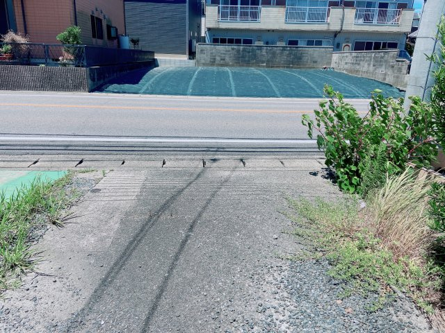 武豊町冨貴字篭田の前面道路含む現地写真|間口