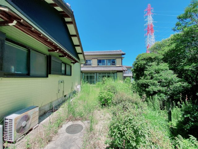 武豊町冨貴字篭田の外観|手前：建物②
奥：建物①