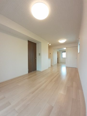 【居間・リビング】 | アーポシークⅡ | 使いやすいリビングです