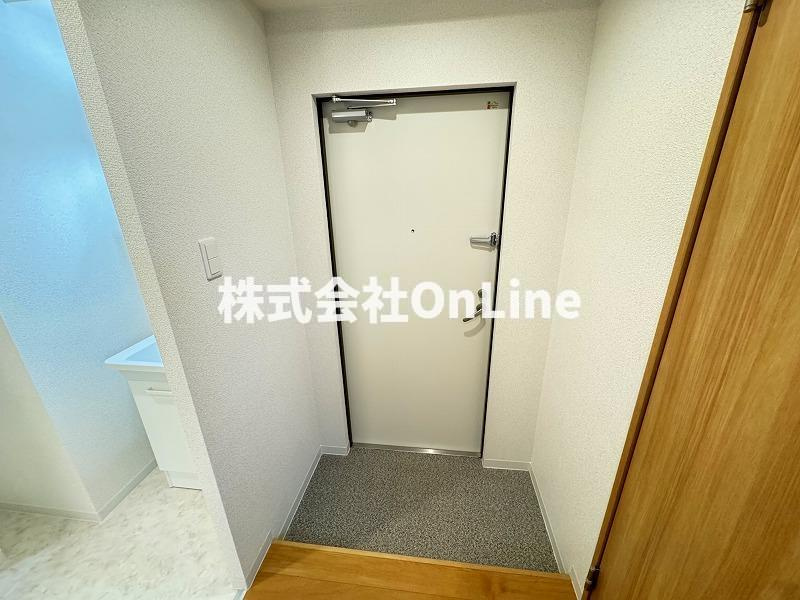 ソリティア桃谷の玄関