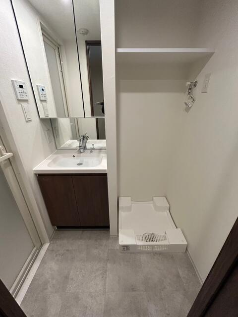 ＸＥＢＥＣ経堂の設備|洗面台の隣が洗濯機置き場です