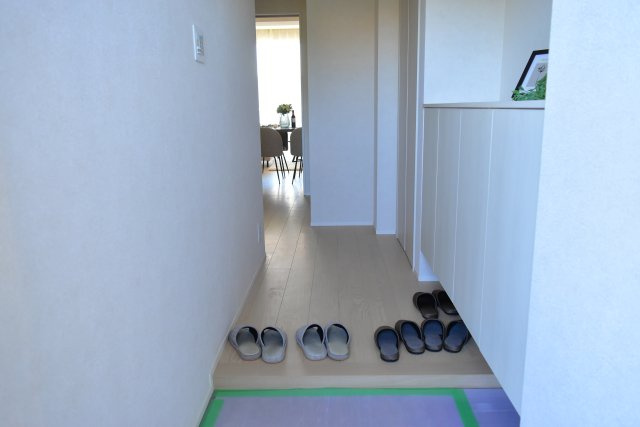 青梅市河辺町１丁目の中古マンションの玄関