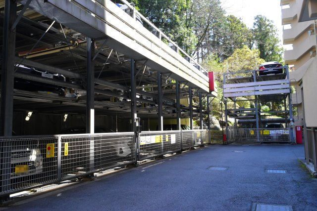 青梅市河辺町１丁目の中古マンションの駐車場