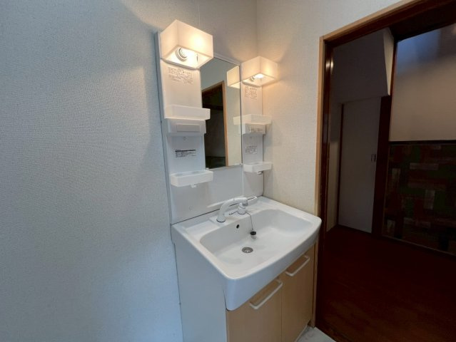 白井掛戸建の洗面所