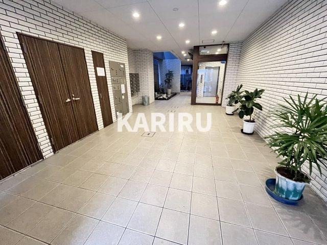 ドルフ今里駅前のロビー|清潔なロビーです