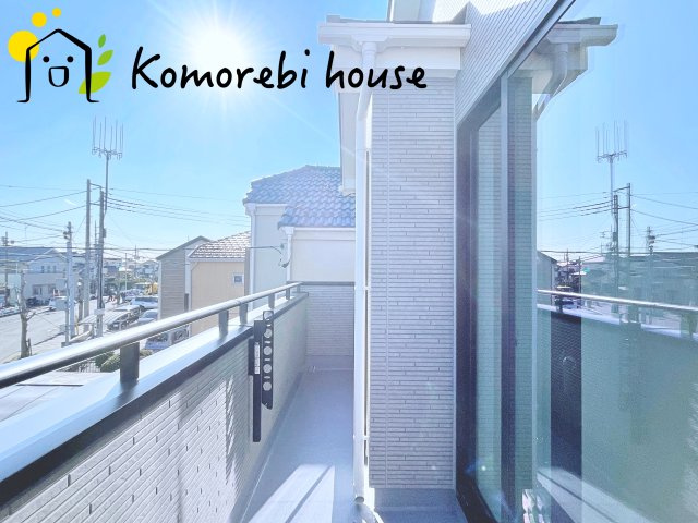 さいたま市西区指扇996番2　新築一戸建て　Aのバルコニー|バルコニー付きです