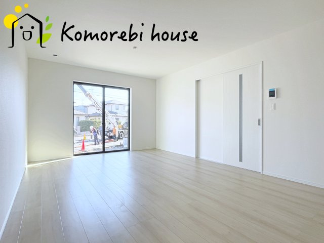 さいたま市西区指扇996番2　新築一戸建て　Aの居間・リビング|ゆったりとしたリビングです