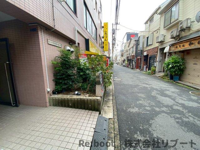 セントラル本八幡ビルのエントランス