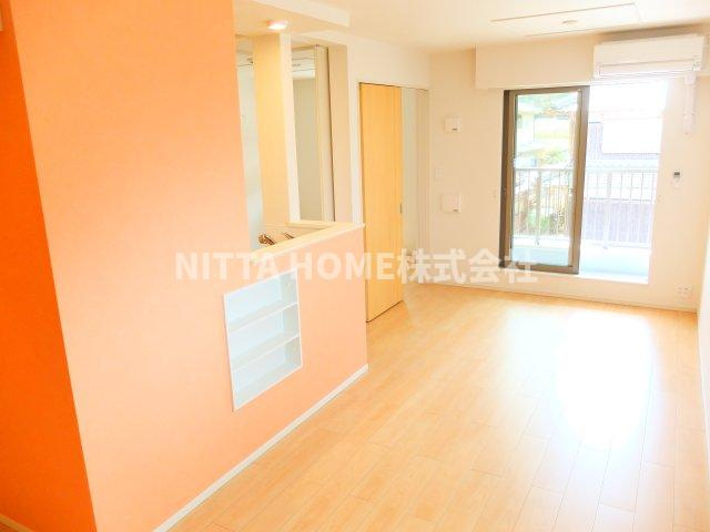 ソルベニの内装|明るい色のフローリング◆