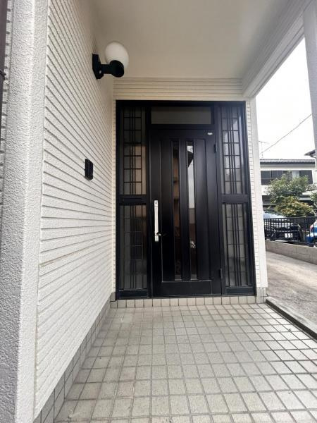 小山市神鳥谷2丁目　中古戸建の玄関