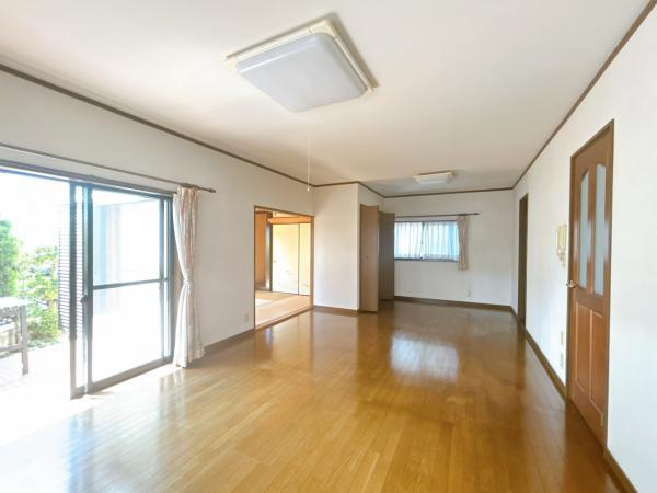 小山市神鳥谷2丁目　中古戸建の居間・リビング