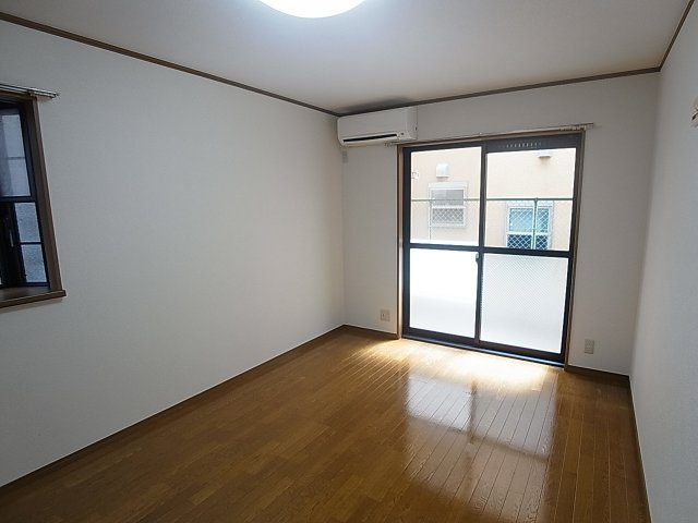 コンフォートカナヤの寝室|照明器具なども付いてます