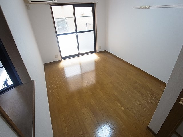 コンフォートカナヤの居間・リビング|綺麗な洋室