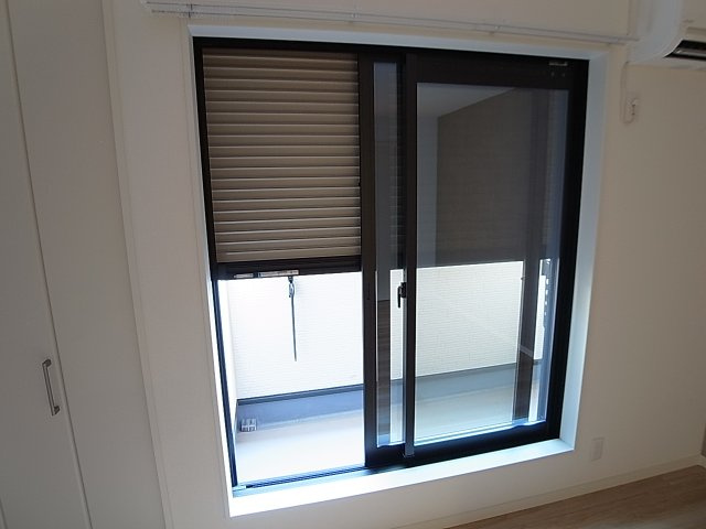 ブルームのバルコニー|ベランダ部分にシャッター雨戸を完備して安心
