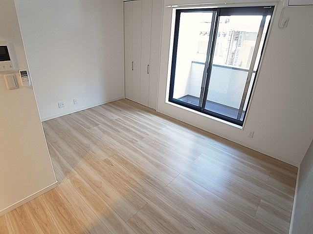 ブルームの居間・リビング|広々した洋室8帖の空間