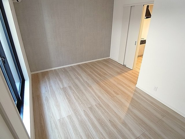 ブルームの内装|お洒落なデザインクロスの室内