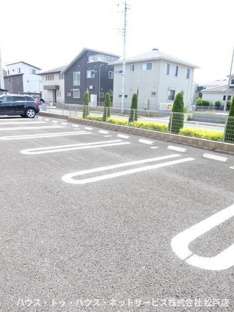 プロムナードの駐車場