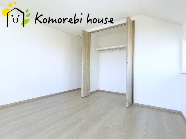 さいたま市西区指扇996番2　新築一戸建て　Bの寝室|開放的な寝室です