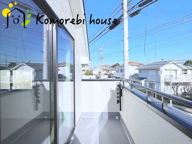 さいたま市西区指扇996番2　新築一戸建て　Bのバルコニー|広々としたバルコニーです