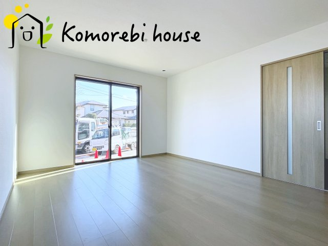 さいたま市西区指扇996番2　新築一戸建て　Bの居間・リビング|こちらの居間で趣味の時間をお楽しみください