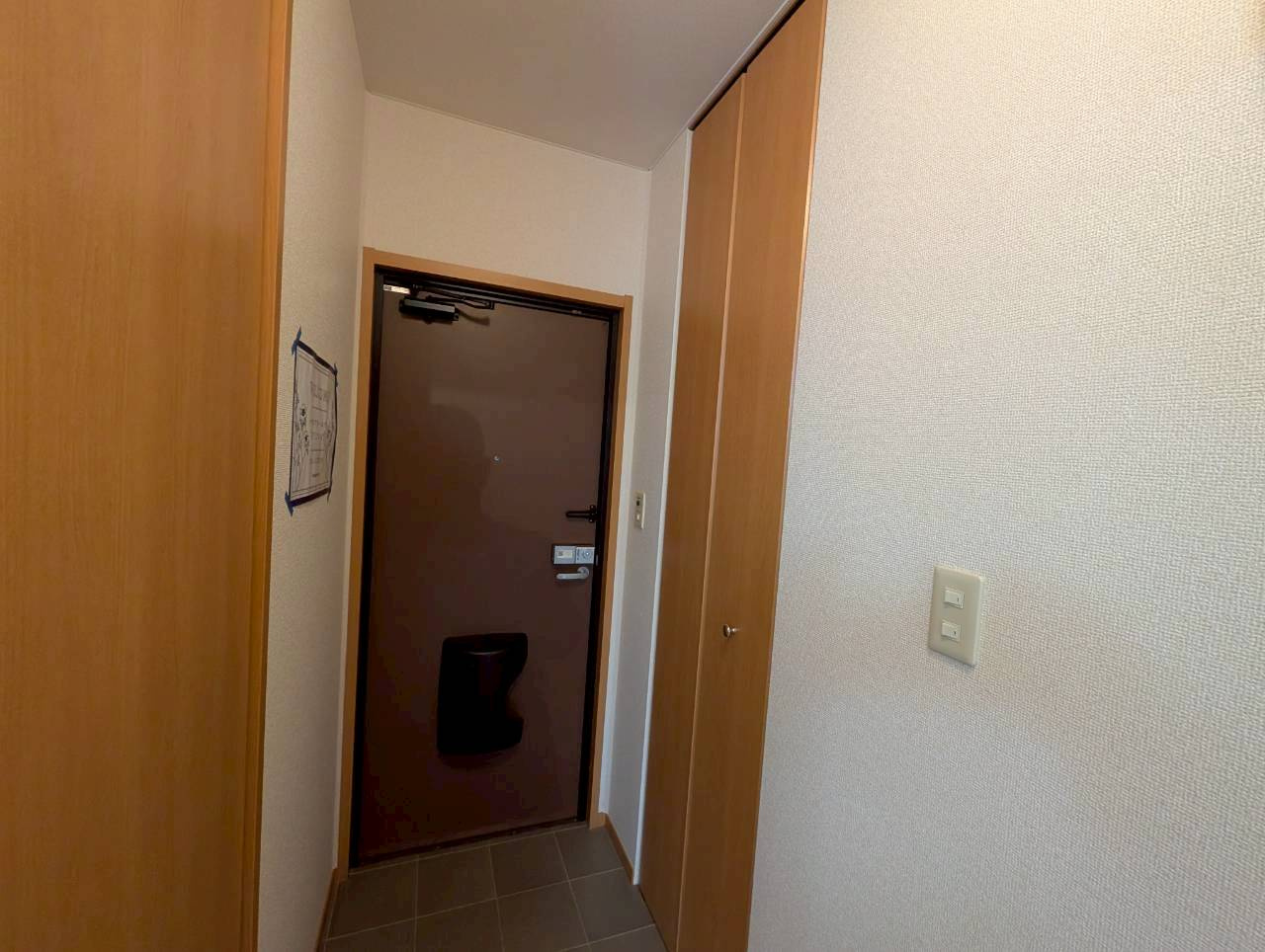 メゾン二翠の玄関