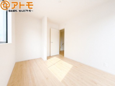 【子供部屋】 | 駿河区下川原六丁目13期　新築戸建　3号棟 | 壁と床がシンプルな色合いだからこそ自分だけの空間を作れます♪お部屋作りのイメージは順調でしょうか♪