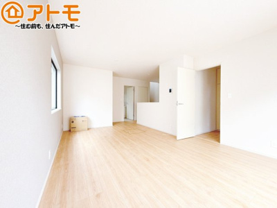 【居間・リビング】 | 駿河区下川原六丁目13期　新築戸建　3号棟 | 家族団らんのイメージは、リビングを思い浮かべませんか？リビングこそ広々としたお部屋が良いですね♪