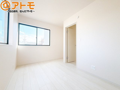 【子供部屋】 | 駿河区下川原六丁目13期　新築戸建　1号棟 | 壁と床がシンプルな色合いだからこそ自分だけの空間を作れます♪お部屋作りのイメージは順調でしょうか♪